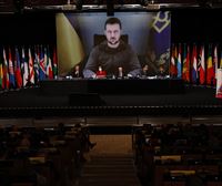 Errusia Estatu terroristatzat jo dezaten eskatu die Zelenskik NATOko estatuetako parlamentuei