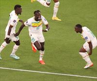 Senegal vence y hunde a Catar (1-3)