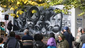 Espainiako Gobernuak Zabalza indarkeria polizialaren biktima gisa aitor dezala eskatu diote Denis Itxasori