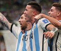 Messi sale al rescate para superar a México y seguir soñando (2-0)
