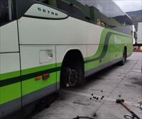 Bizkaibuseko hainbat autobusi kalteak eragin dizkiete Ezkerraldean