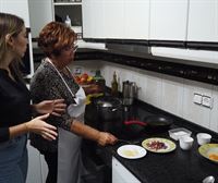 ''Cocina en Casa Tere'' es el canal de Youtube de Tere Arcos; hemos estado con ella para preparar alcachofas
