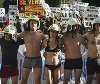 Los bomberos de Euskadi se desnudan para protestar por la primera OPE unificada realizada por Arkaute