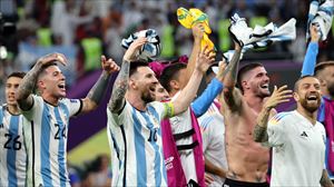 Jugadores argentinos celebrando la victoria.