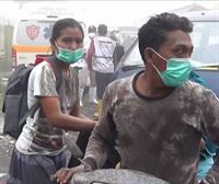 2.000 ebakuatu daude Indonesiako Java irlan eta agintariek alerta gorena jarri dute indarrean
