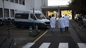 Osakidetzak ''ia ezinezkotzat'' jo du Donostia Ospitalean ingresatutako emakumeak ebola izatea