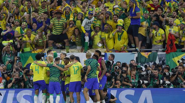 Los jugadores brasileños celebrando la clasificación