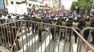 Manifestantes salen a las calles en Lima para celebrar la destitución de Pedro Castillo 