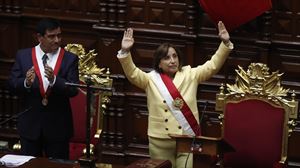 La nueva presidenta peruana Dina Boluarte pide unidad y diálogo tras el arresto de Castillo