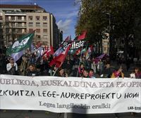 Los sindicatos cifran en un 60 % el seguimiento de la huelga en educación y el Gobierno Vasco en un 32,7 %