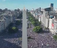 Los hinchas argentinos salen a la calle para celebrar el título mundial