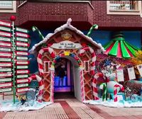 La Casa de Resa celebra que lleva 40 años vendiendo lotería en Llodio con una decoración espectacular