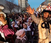 Olentzero y Mari Domingi terminarán el desfile en la plaza de la Virgen Blanca en Vitoria-Gasteiz