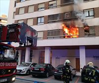 13 personas trasladadas al hospital por inhalación de humo en un incendio en un bloque de pisos en Pamplona