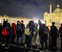 65.000 pertsona inguruk agur esan diote Benedikto XVI.ari beila ofizialaren lehen egunean