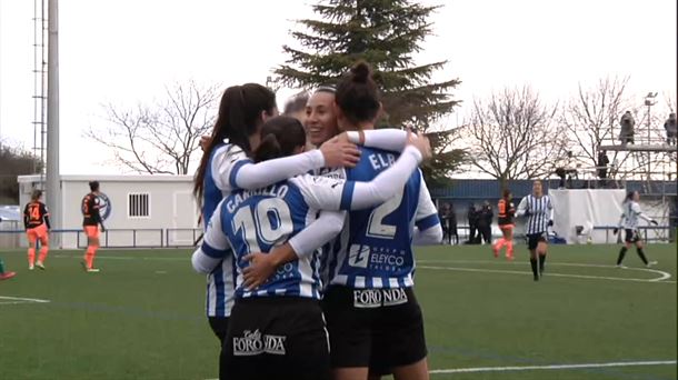 Varias jugadoras del Alavés celebran un gol de esta temporada. Foto de un vídeo de EITB Media.
