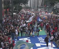 Demokraziaren aldeko manifestazio jendetsuak izan dira bart Brasilen