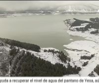 Imágenes aéreas del pantano de Yesa tras las nevadas