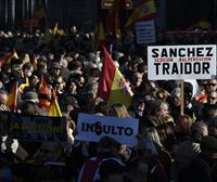 Críticas contra la política de Sánchez en la manifestación por España y la Constitución en Madrid