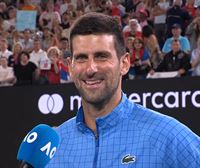 Novak Djokovicek bere amari zorionak abestu dio urtebetetzeagatik, Australiako Irekian