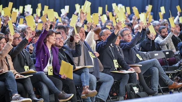La ponencia ha sido aprobada con 632 votos favorables. Foto: EFE