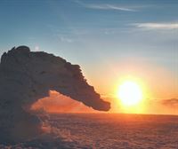El monte Gorbea está de postal estos días, cubierto de nieve