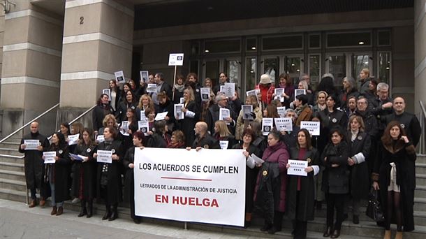 Suspendidos 350 juicios y dejan de celebrarse 9 bodas en Vitoria por la huelga de los letrados de justicia