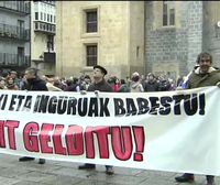 Protesta contra el TAV y los daños ocasionados en la cueva Lezetxiki
