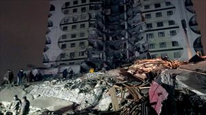 Un terremoto de 7,8 grados deja cientos de muertos en Turquía y Siria