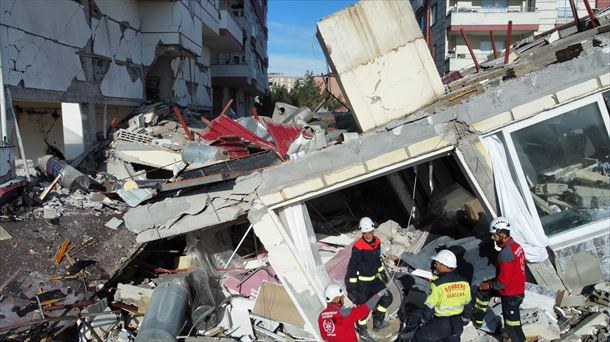 Rescates milagrosos en una Turquía devastada por el terremoto