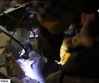 Rescatan con vida a una familia entera entre los escombros en Siria, y a un recién nacido en Turquía