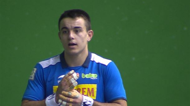 Iker Larrazabal, en un partido anterior. Foto obtenida de un vídeo de EITB Media.