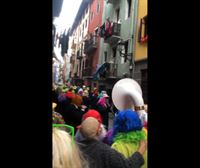 Una multitud se da cita en la diana de Tolosa para dar inicio al día gran grande de los carnavales