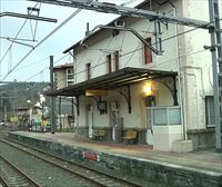 Karrantzak behar dituen tren hibridoak beranduago helduko dira Kantabriako eta Asturiasko aferaren ondorioz