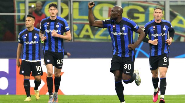 Lukakuk gola egin du Inter Milanentzat; irudian, gol hori ari da ospatzen. Argazkia: EFE. 