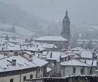 La nieve hace acto de presencia en muchos puntos de Euskal Herria