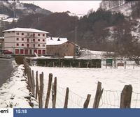 Varias localidades del interior de Gipuzkoa continúan cubiertas de nieve
