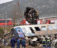 Dimite el ministro de Transportes griego tras la colisión de trenes, que deja al menos 36 muertos