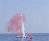 Rusia lanza un misil de crucero ''Kalibr'' desde un submarino en el mar de Japón