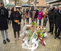 Instituciones vascas recuerdan con una ofrenda floral a los trabajadores asesinados en Vitoria-Gasteiz el 3M