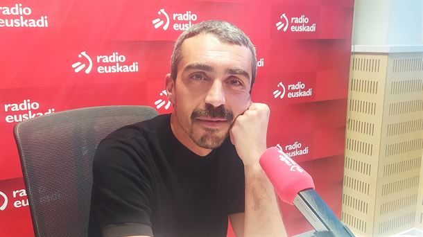 Xabin Fernández en estudios de Radio Euskadi 