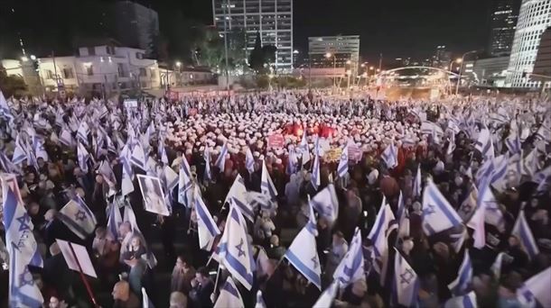 Imagen de la manifestación que tomó anoche las calles de Tel Aviv. Foto: EITB MEDIA