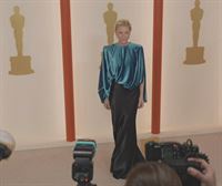 Las estrellas de Hollywood brillan en la alfombra de color champán