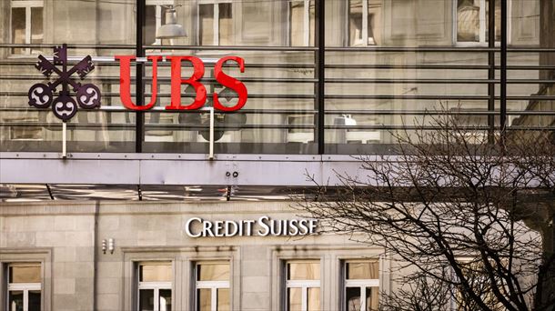 Sedes de UBS y Credit Suisse, ambas situadas en la céntrica plaza Paradenplatz de Zurich. Foto: EFE.