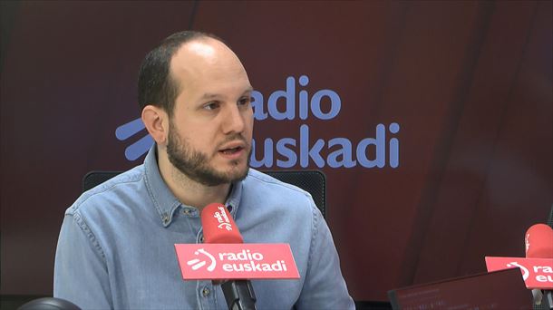 Iñigo Martinez, gaur, Radio Euskadiko estudioetan. Argazkia: EITB Media