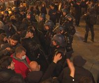 Hainbat pertsona atxilotu dituzte Frantzian pentsioen erreformaren aurkako protestetan