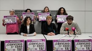 Representantes de los sindicatos de los Centros de la Tercera Edad de Navarra. Foto: ELA