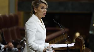 Díaz acusa a Tamames de deteriorar la democracia ''con una moción destructiva''