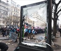 Istiluak izan dira pentsioen erreformaren aurkako manifestazio jendetsuetan, Frantziako hainbat hiritan