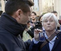 Clara Ponsati atxilotu dute Kataluniara itzuli ondoren